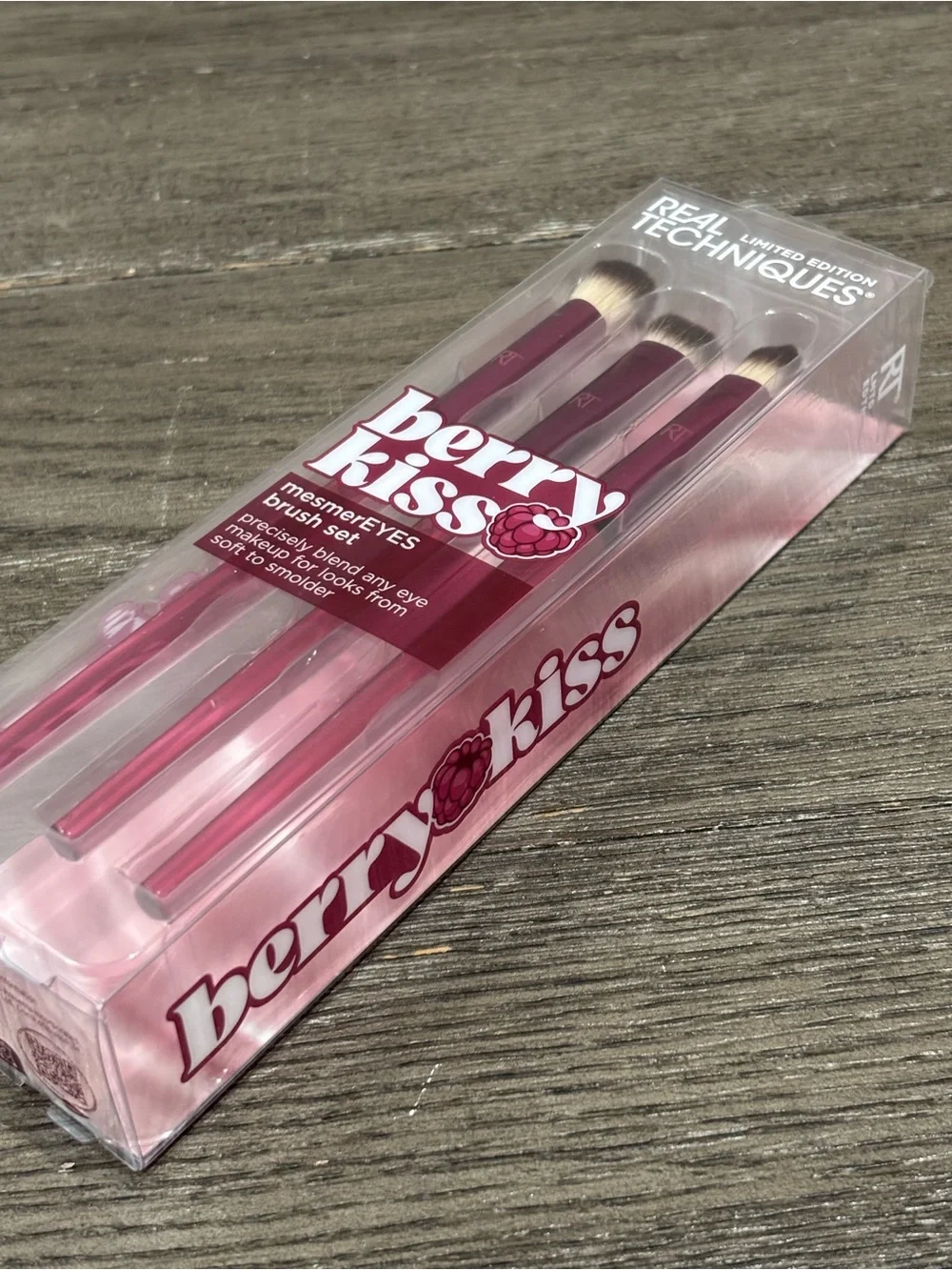 Real Techniques Limited Edition Berry Kiss Makeup Set